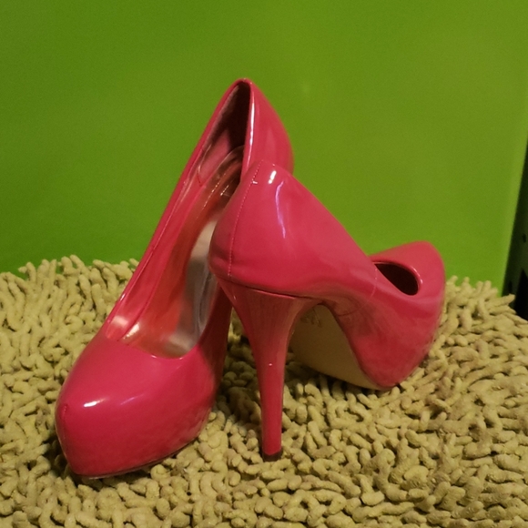 Hot pink forever 21 heels - Picture 2 of 7